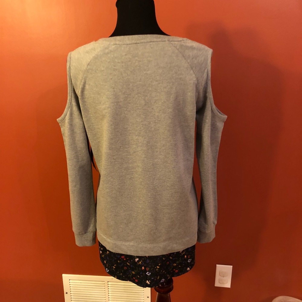 Cold shoulder Top - Picture 5 of 7